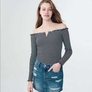 Off the Shoulder V-neck